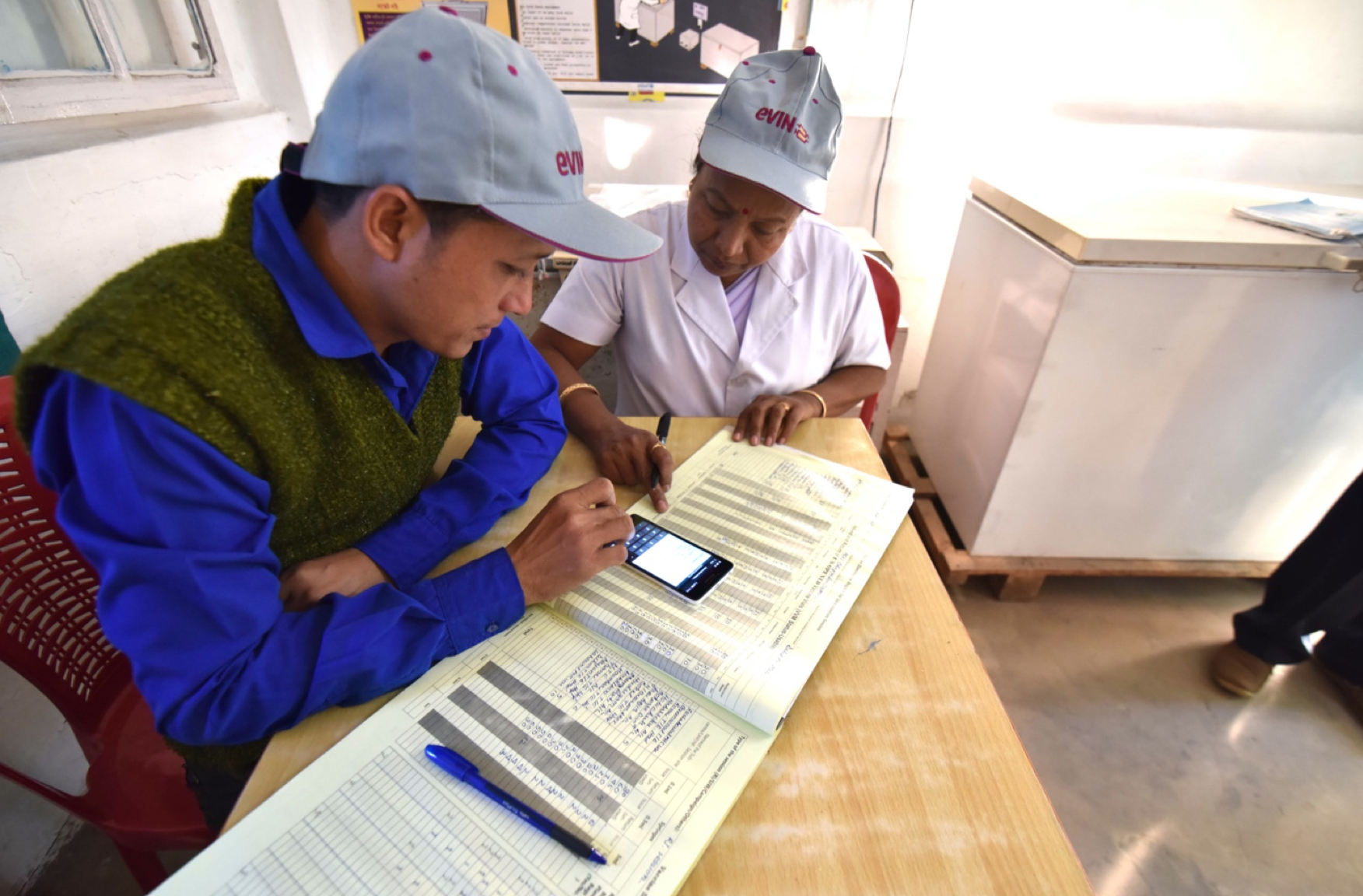 Cold chain handlers being trained on using eVIN smartphone handsets Source: UNDP India                                                                                                                            